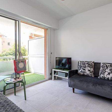 Pretty Studio Swimming Pool And Sea Cagnes-sur-Mer Exterior foto