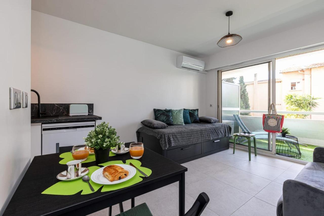 Pretty Studio Swimming Pool And Sea Cagnes-sur-Mer Exterior foto