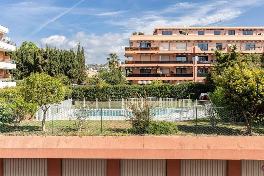 Pretty Studio Swimming Pool And Sea Cagnes-sur-Mer Exterior foto