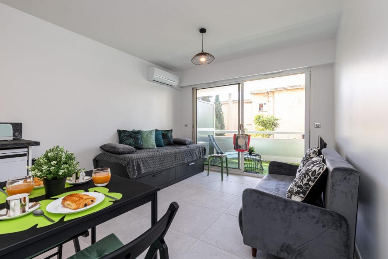Pretty Studio Swimming Pool And Sea Cagnes-sur-Mer Exterior foto